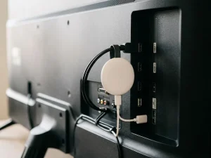 Google TV Chromecast, soluția compactă și accesibilă pentru streaming 4K HDR.